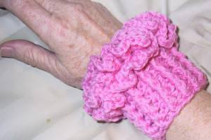 Suzie's One-ball Ruffled Wrist Cozies ~ Suzies Stuff