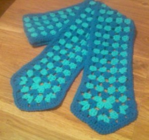 Pointed Granny Scarf ~ iYarny