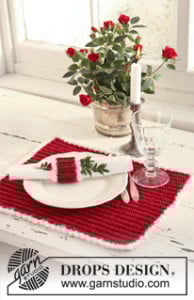 Christmas Place Mat and Serviette Ring by DROPS Design