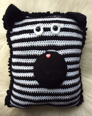 Zebra Pocket Pillow by Marie Segares/Underground Crafter