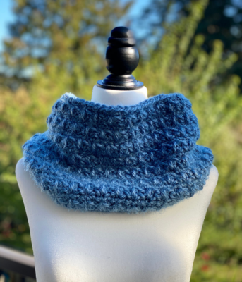 Alpen Cowl by Through The Loop Yarn Craft