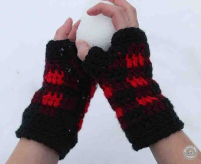 Simply Chic Buffalo Plaid Fingerless Gloves by Itchin' for some Stitchin'