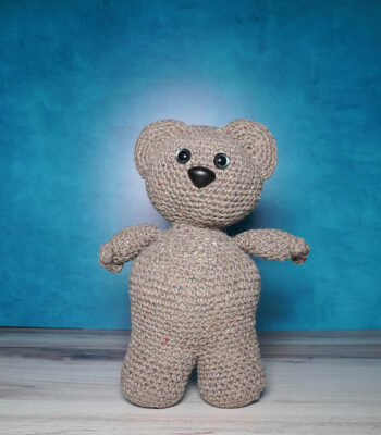 Duke the Teatime Teddy by Marie Segares/Underground Crafter.