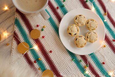 Festivities Placemat by Miroslava Mihalkova from Exquisite Crochet UK.