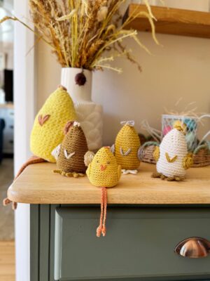 Chicken Shelf Buddy by Hannah Cross from HanJan Crochet