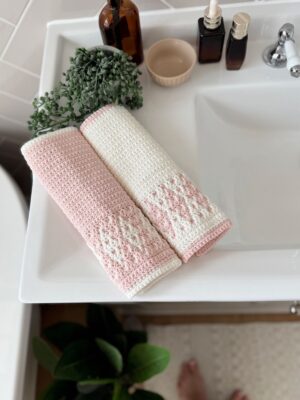 Wildflower Washcloth 4 by Hannah Cross from HanJan Crochet