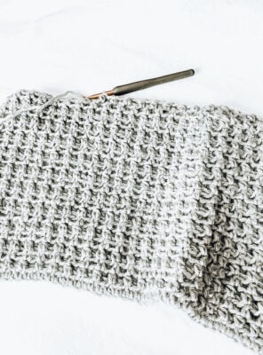 Warm Up Crochet Blanket Pattern by The Creating Project
